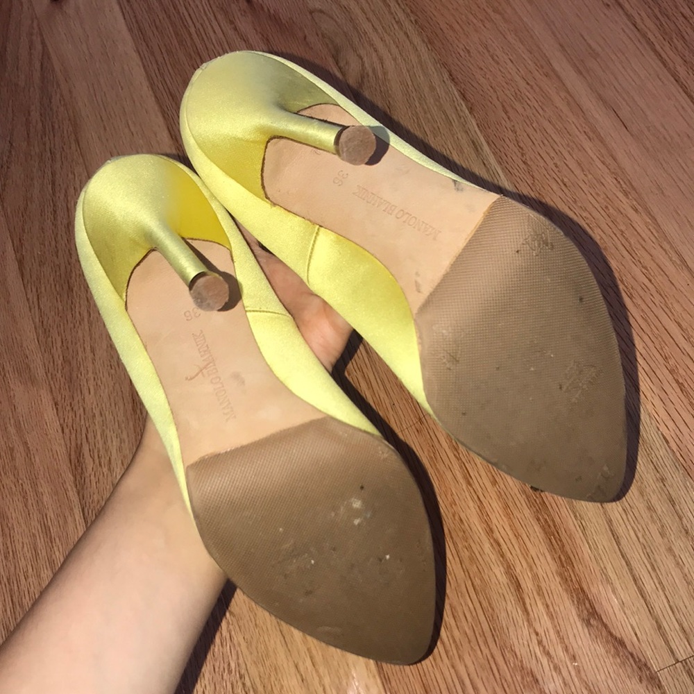 Classic Manolo Blahnik Yellow Hangisi Satin Pump 6 - Picture 5 of 6